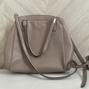 Coach handbag very funcional and pretty good condition